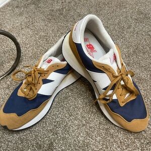 New Balance Men's Blue and Tan Sneakers
